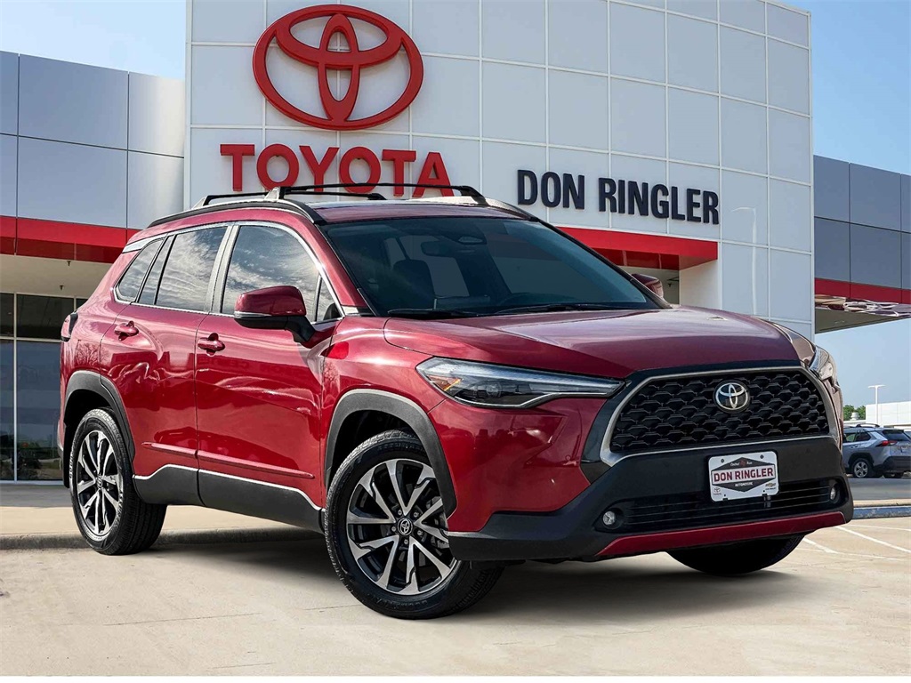 2024 Toyota Corolla Cross XLE's photo