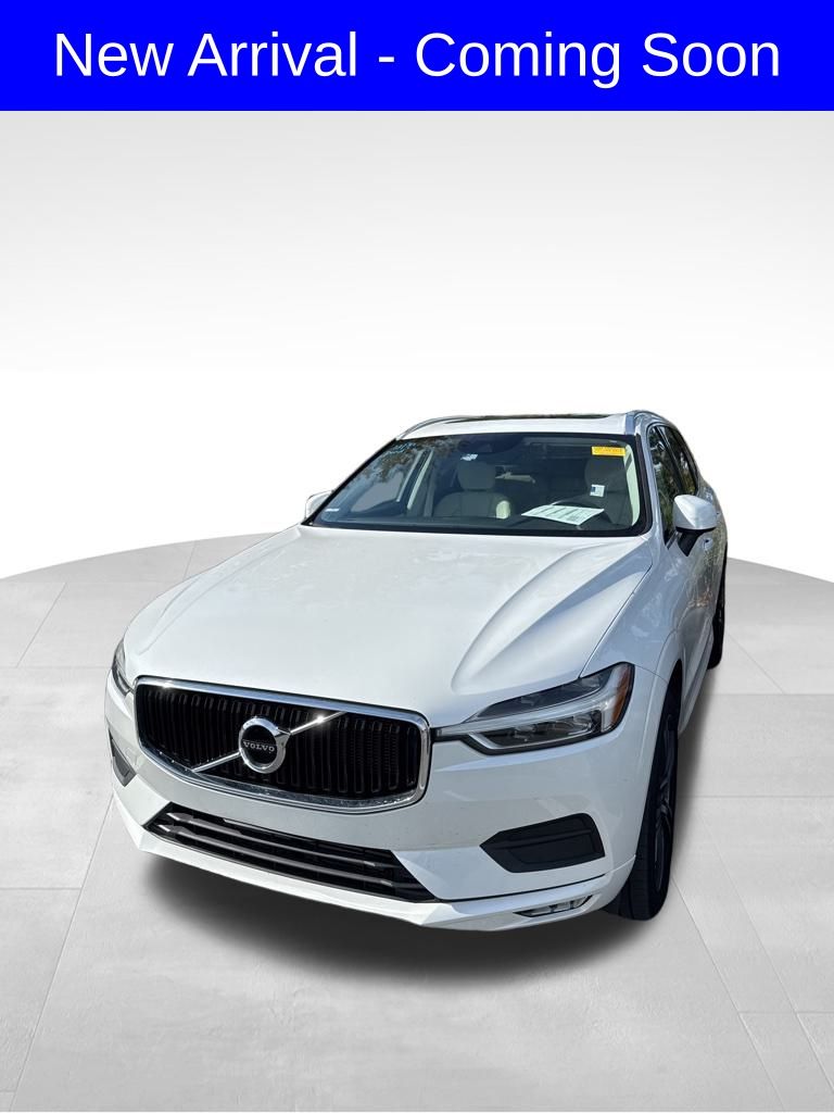2021 Volvo XC60 Momentum's photo