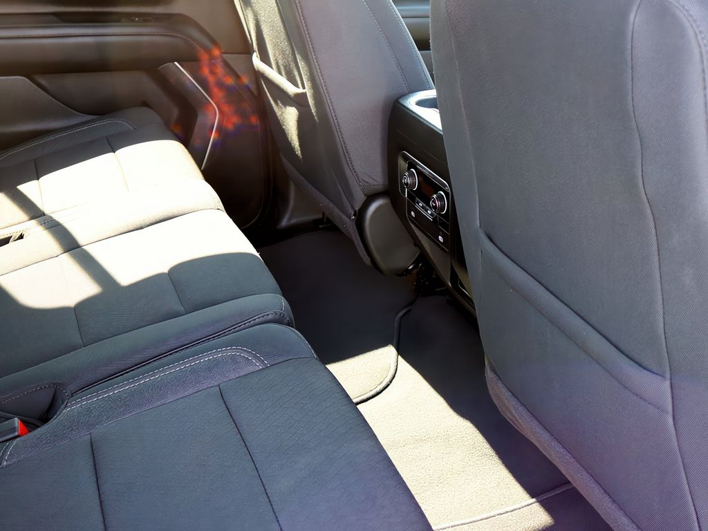 2024 Chevrolet Suburban 1500 LS photo 19