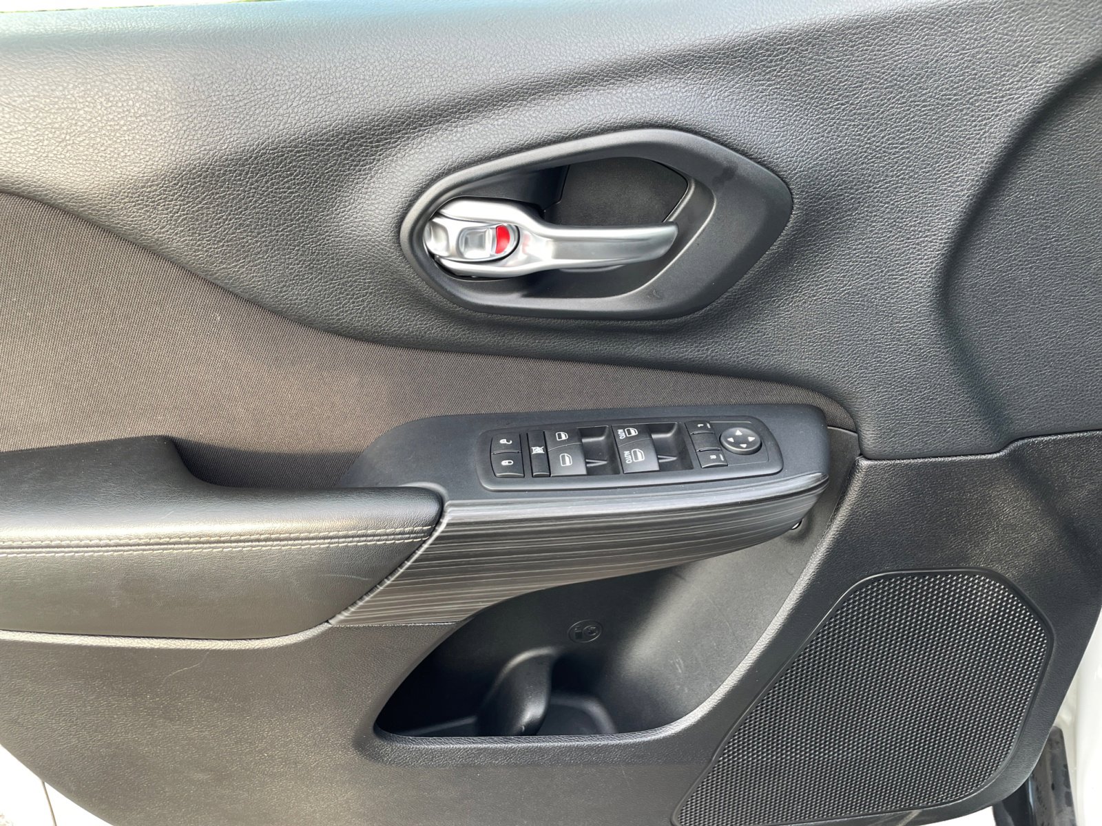 2016 Jeep Cherokee Latitude photo 20