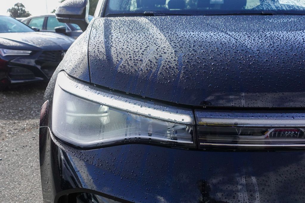 2025 Volkswagen Taos SEL photo 3