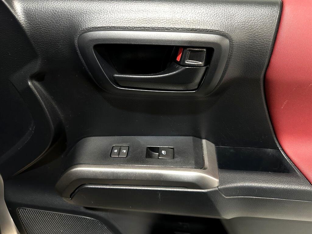 2018 Toyota Tacoma SR5 photo 24