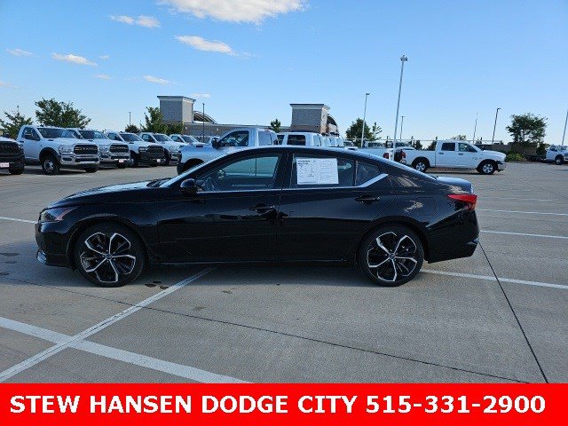 2024 Nissan Altima SR's photo