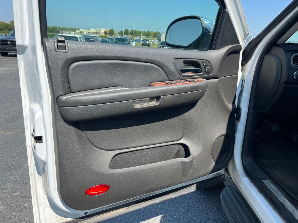2008 Chevrolet Avalanche LTZ photo 12