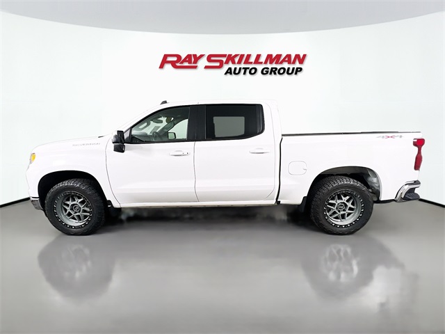 2025 Chevrolet Silverado 1500 LT photo 4