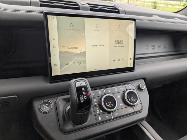 2025 Land Rover Defender 110 S photo 11