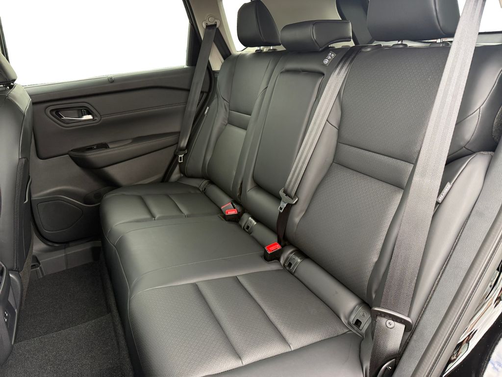 2026 Nissan Rogue SV photo 13