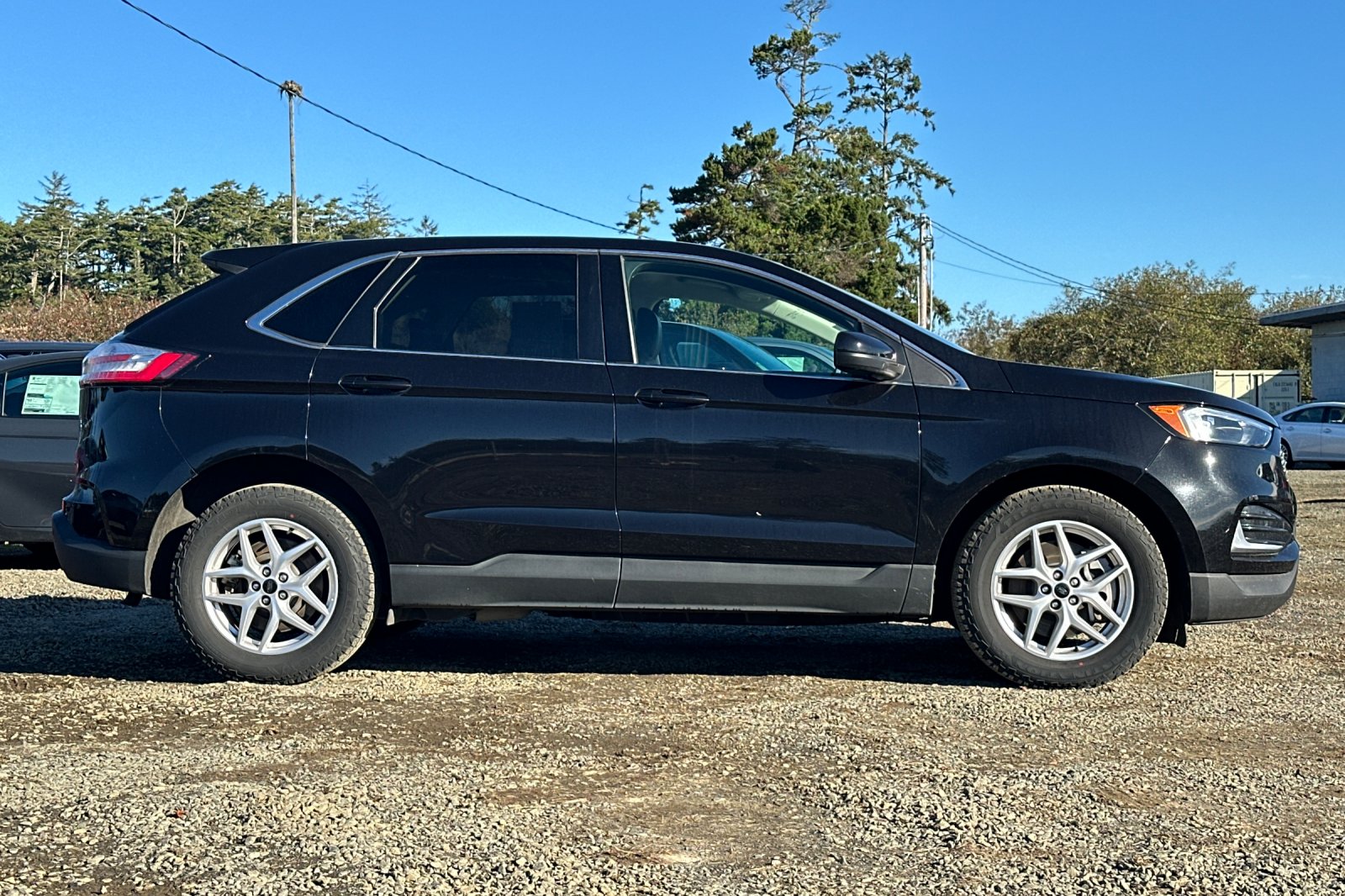 2024 Ford Edge SEL photo 2