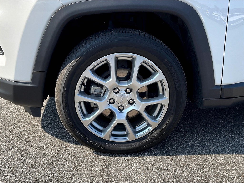 2022 Jeep Compass Latitude Lux photo 7