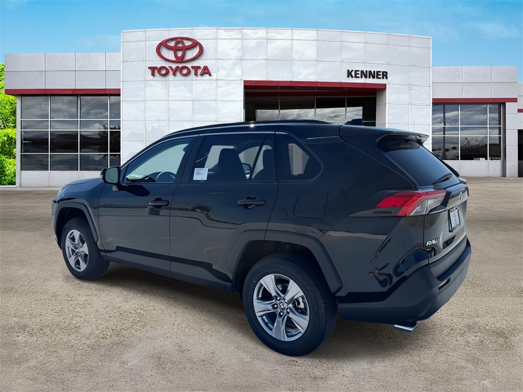2025 Toyota RAV4 XLE photo 2