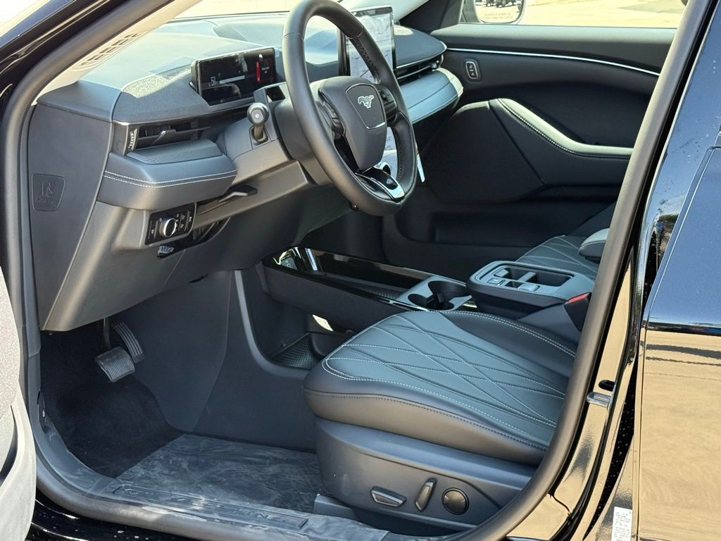 2025 Ford Mustang Mach-E Select photo 6