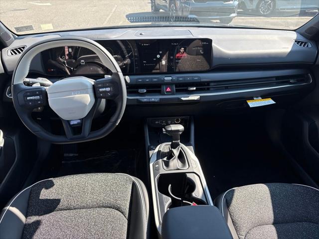 2025 Kia K4 GT-Line photo 16