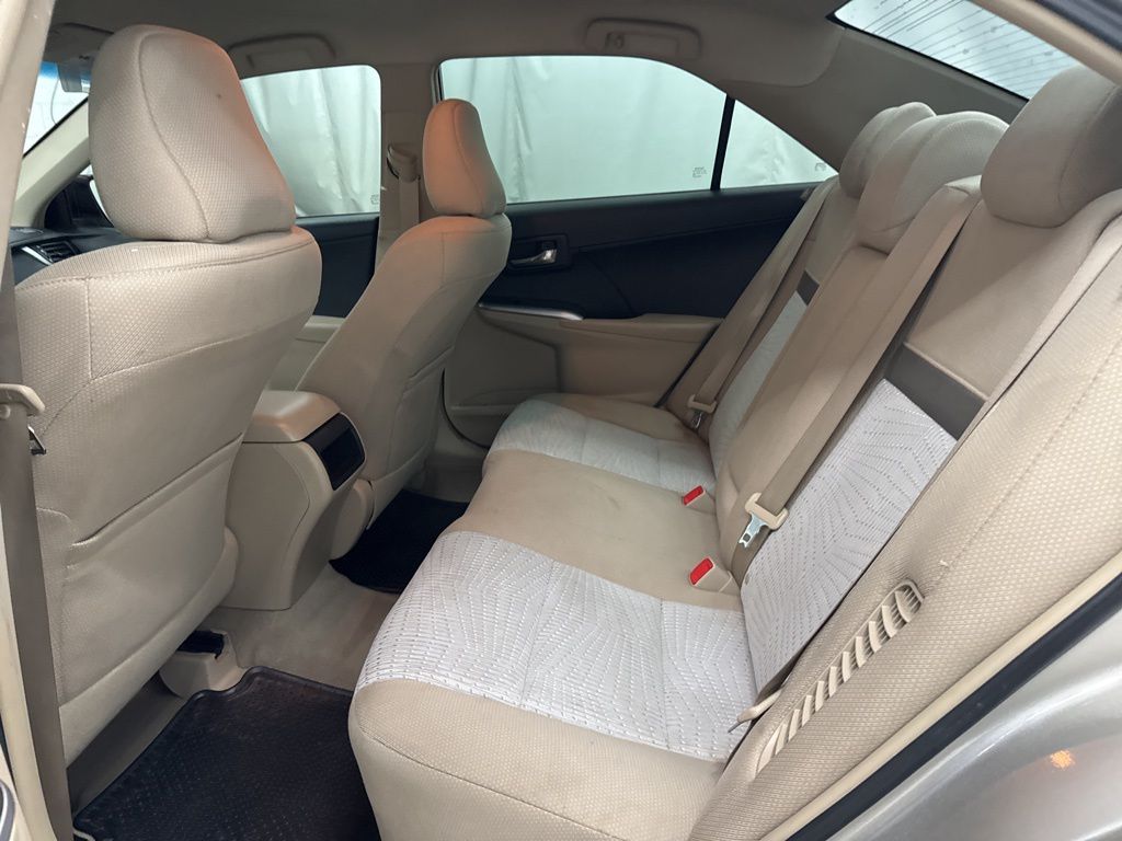 2014 Toyota Camry Hybrid LE photo 17