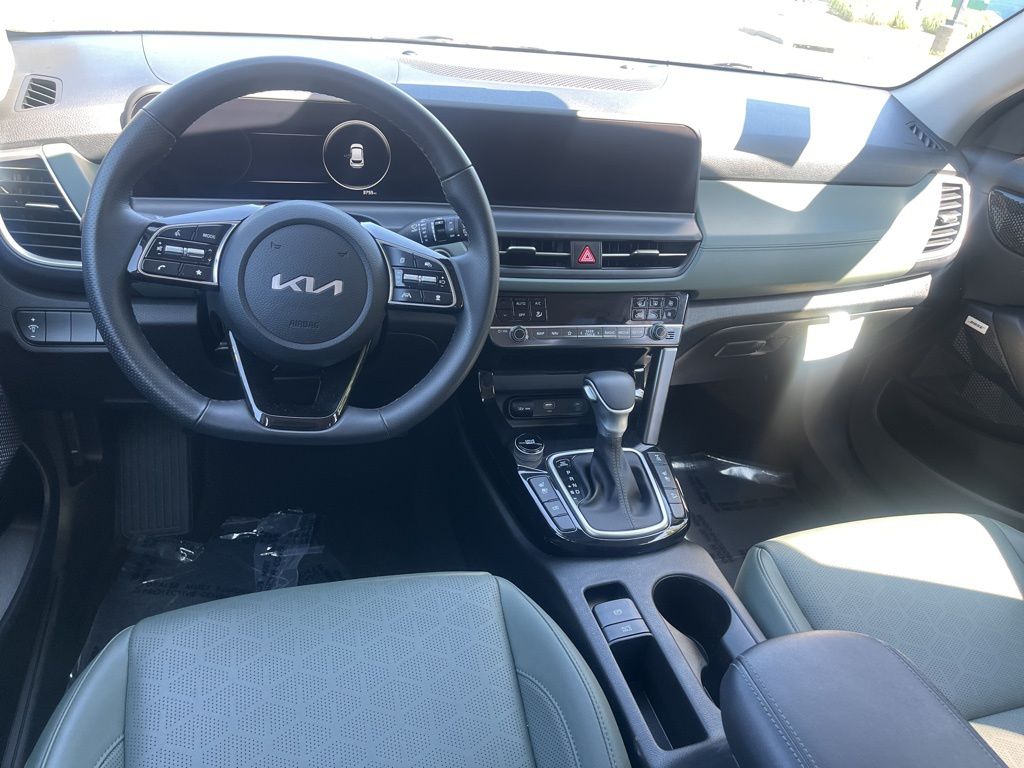 2024 Kia Seltos SX photo 8