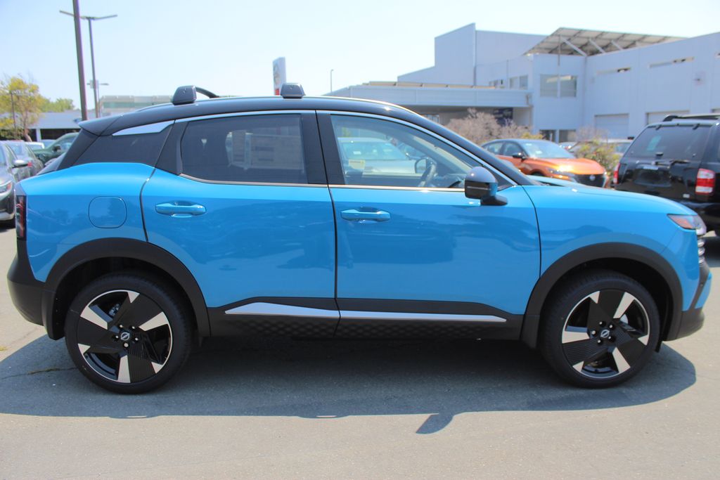 2025 Nissan Kicks SR photo 5
