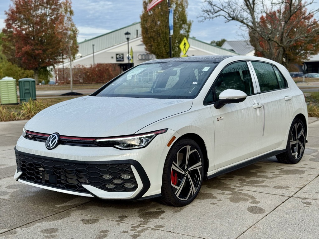 2025 Volkswagen Golf GTI SE photo 4