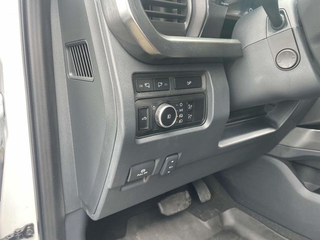2023 Ford F-250 Lariat photo 19