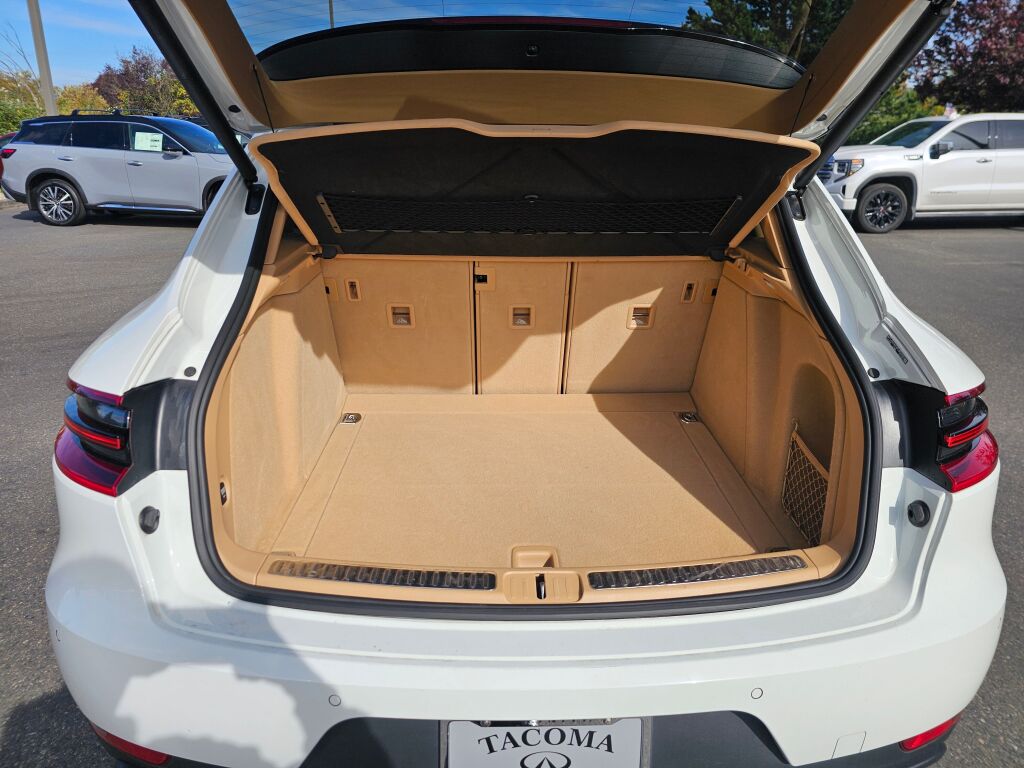 2015 Porsche Macan S photo 18