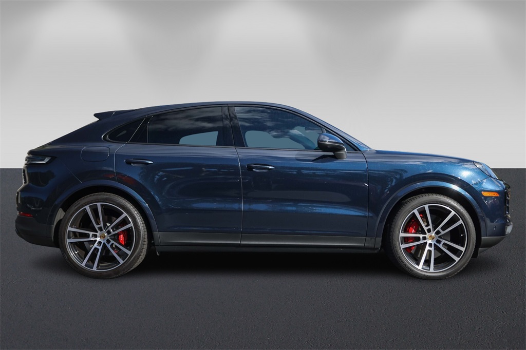 2024 Porsche Cayenne Coupe S photo 2