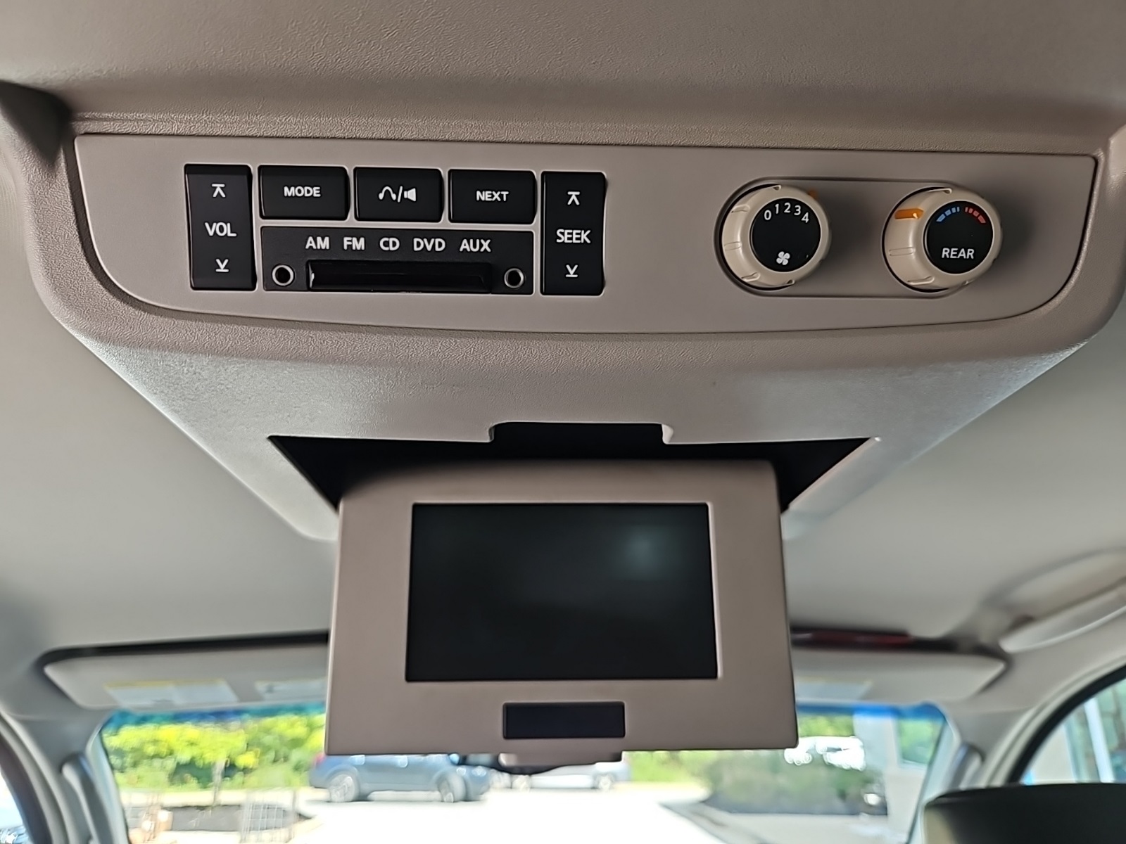 2005 Nissan Armada LE photo 18