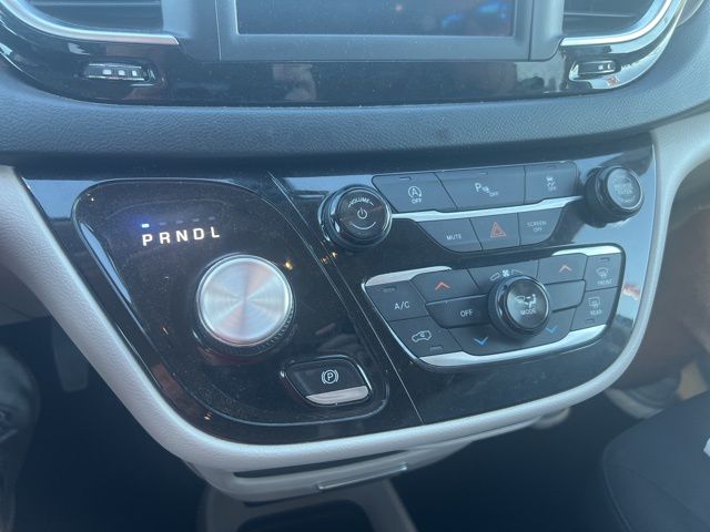 2018 Chrysler Pacifica Touring photo 13