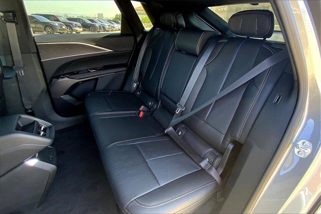 2025 Cadillac Lyriq Luxury photo 26