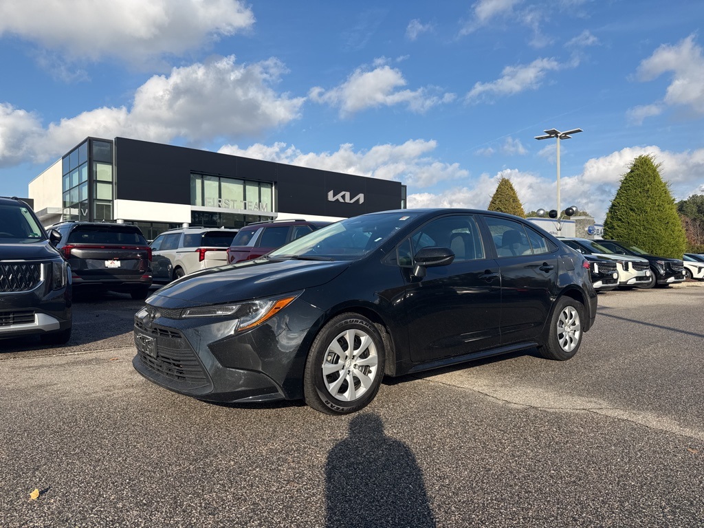 2023 Toyota Corolla LE photo 2