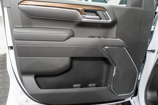 2025 Chevrolet Silverado 1500 LT photo 4