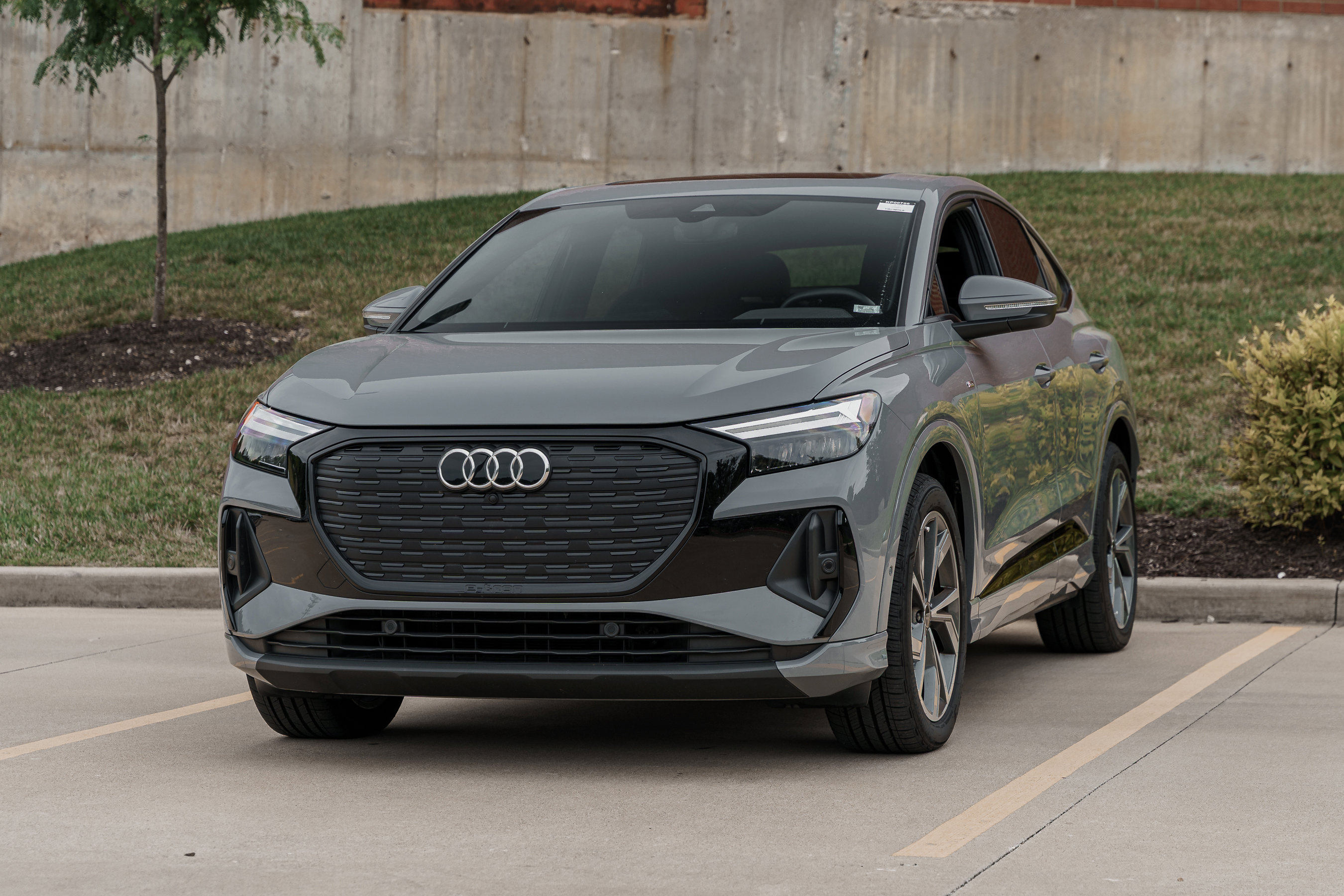 2024 Audi Q4 E-tron Sportback Premium Plus photo 2