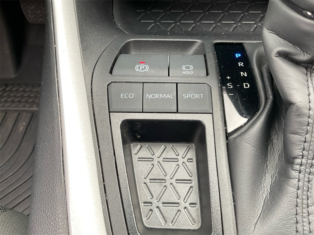 2024 Toyota RAV4 LE photo 22