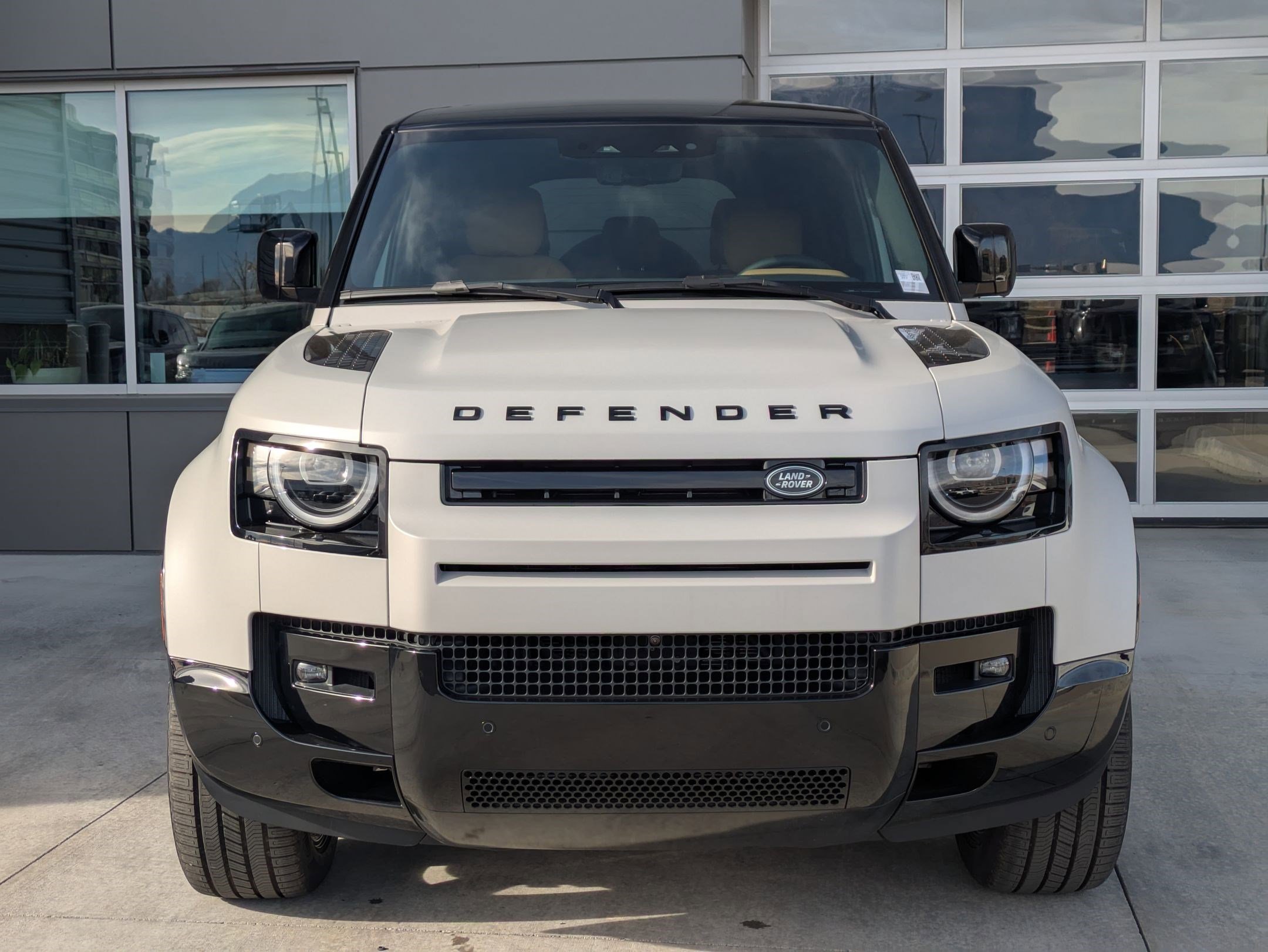 2026 Land Rover Defender 110 X-Dynamic SE photo 2