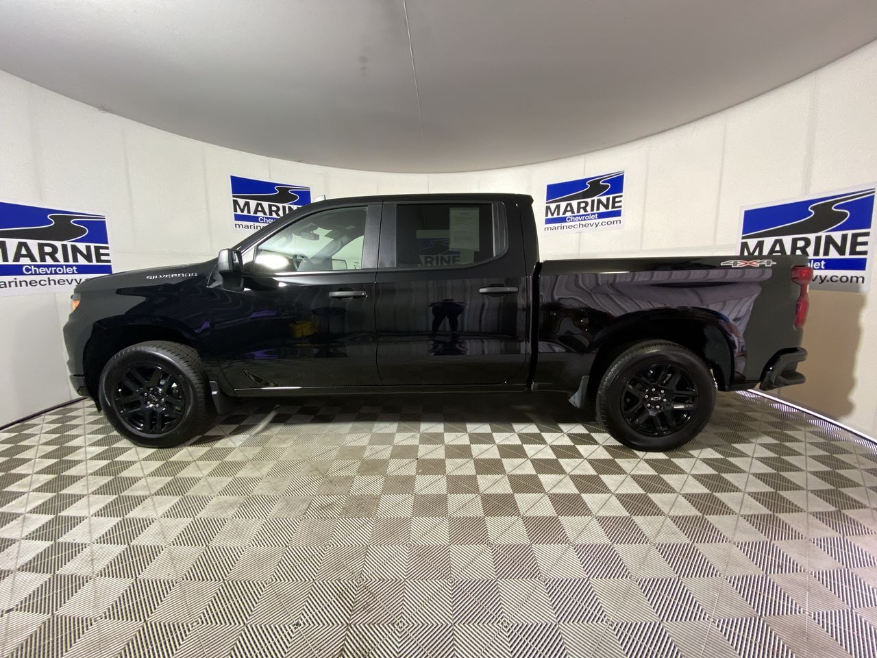 2025 Chevrolet Silverado 1500 Custom photo 3