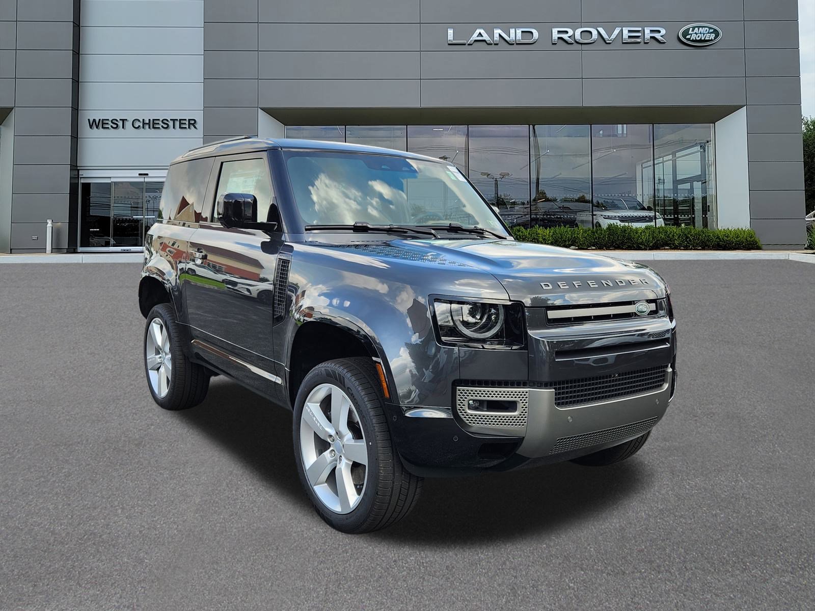 2025 Land Rover Defender 90 X-Dynamic SE photo 2