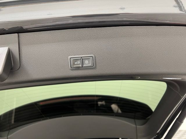 2022 Audi e-tron Premium photo 41