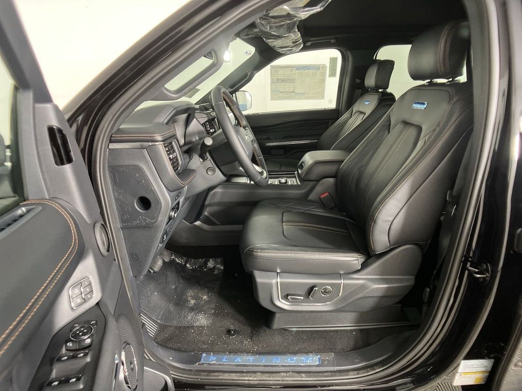 2024 Ford Expedition MAX Platinum photo 3