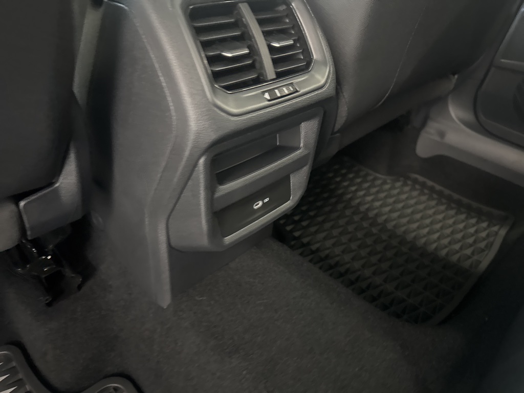 2025 Volkswagen Taos SE photo 22