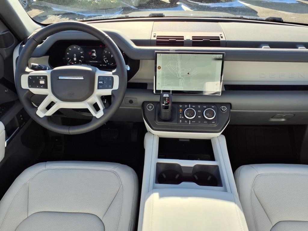 2025 Land Rover Defender 110 X-Dynamic SE photo 4