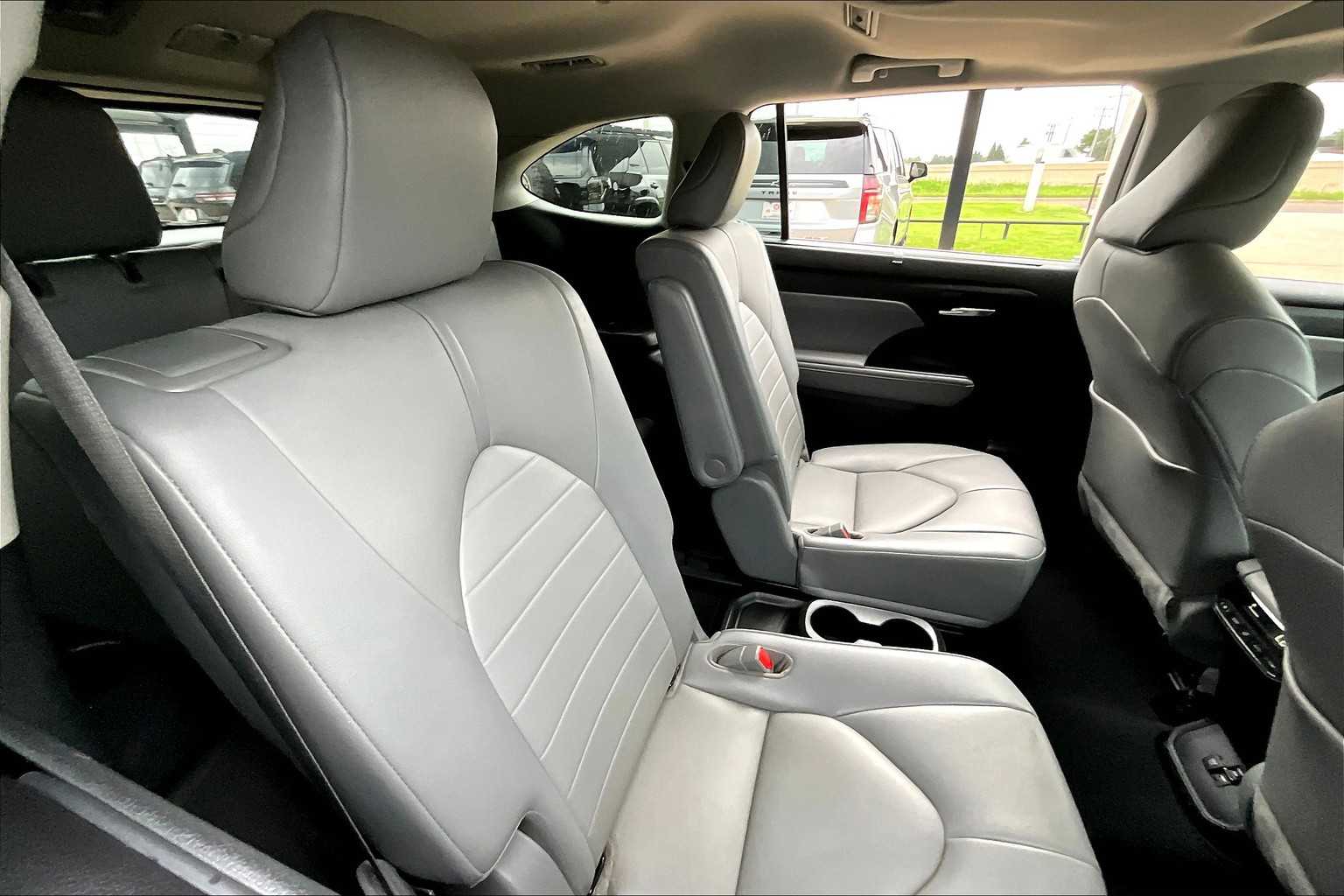 2021 Toyota Highlander Hybrid XLE photo 10