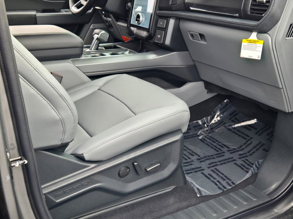 2025 Ford F-150 Lightning photo 23