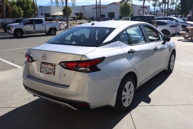 2025 Nissan Versa 1.6 S photo 3