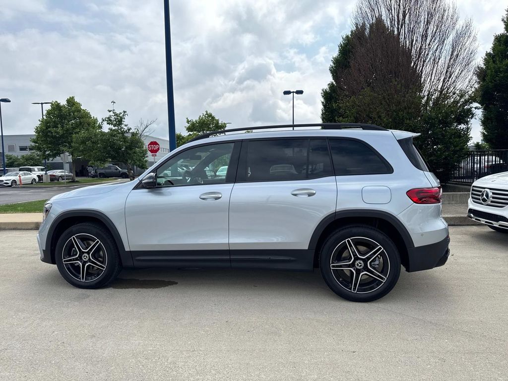 2025 Mercedes Benz GLB 250 4MATIC photo 2