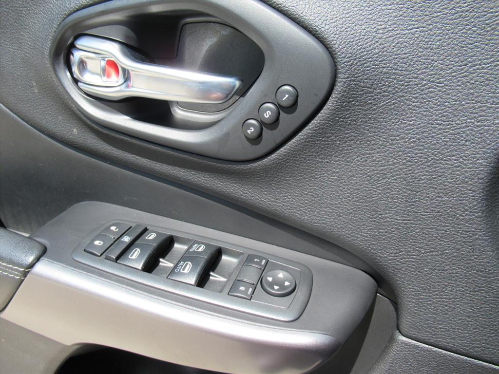 2020 Jeep Cherokee Limited photo 29