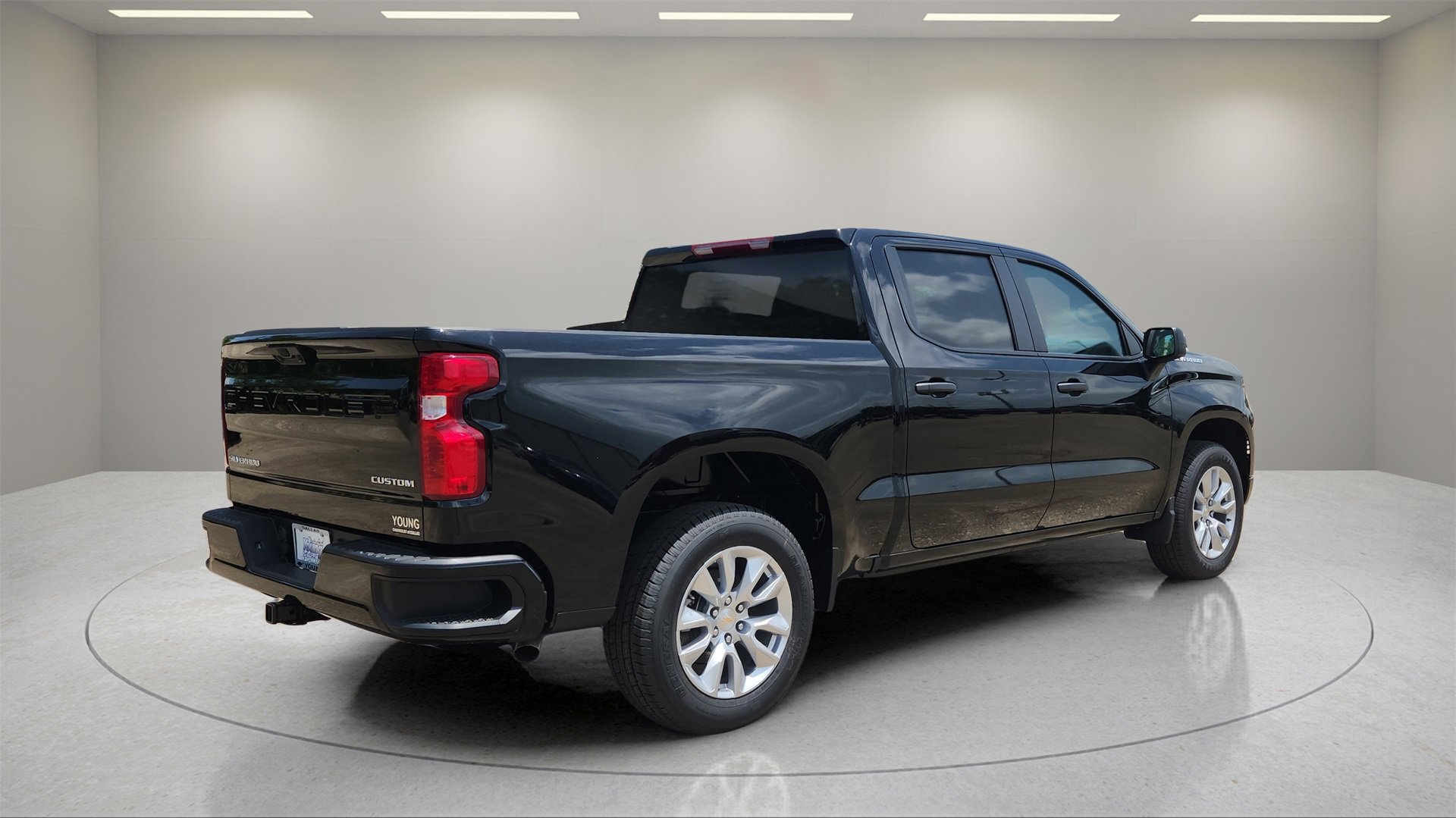 2025 Chevrolet Silverado 1500 Custom photo 3