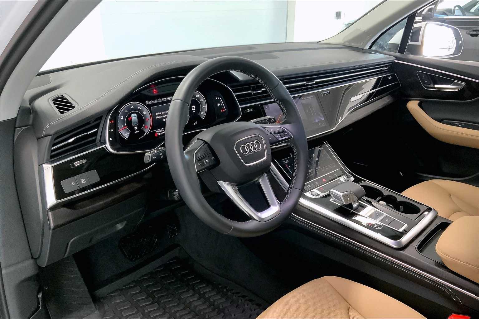 2025 Audi Q7 Premium Plus photo 2