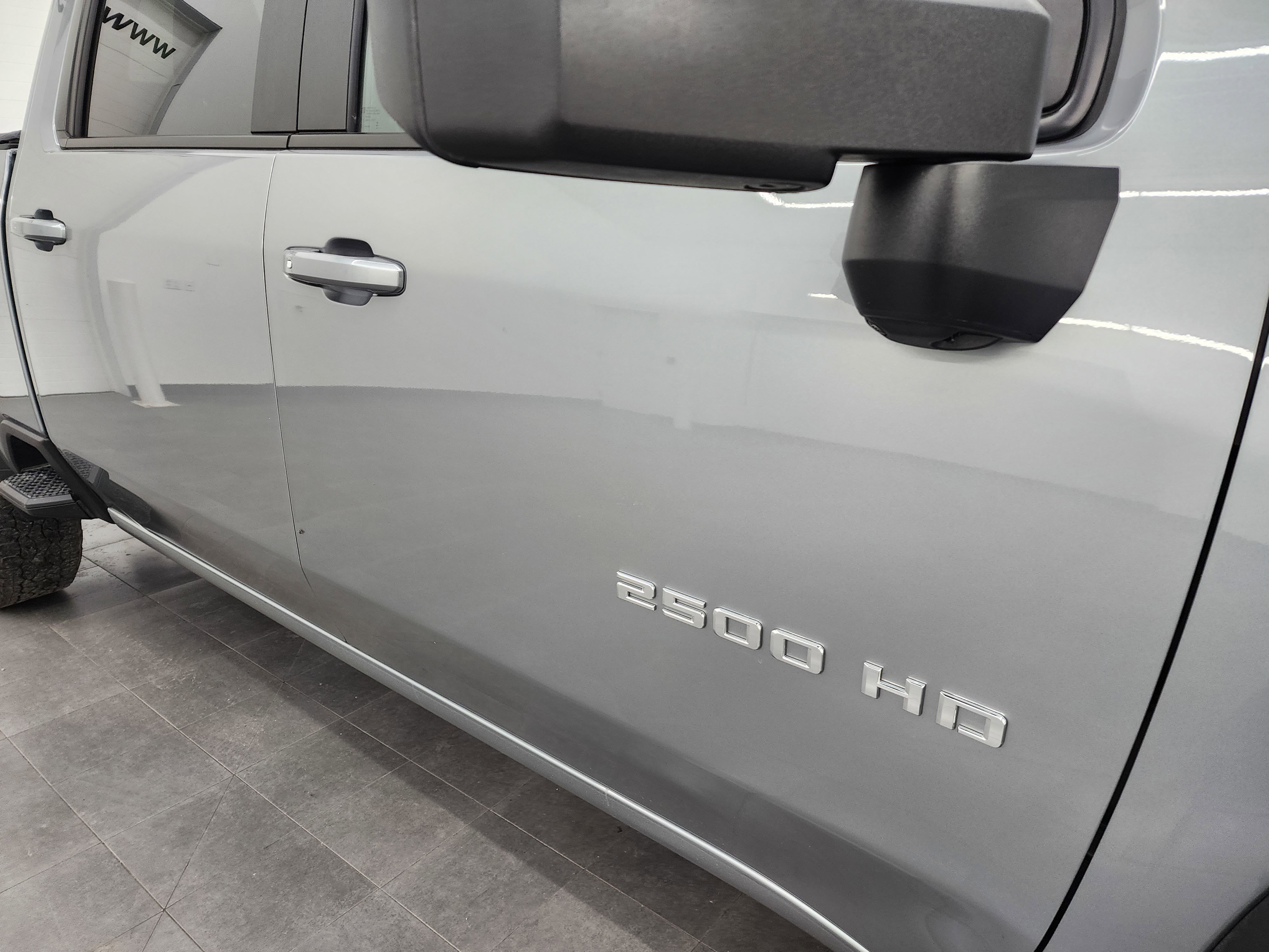 2025 Chevrolet Silverado 2500HD Z71 photo 4