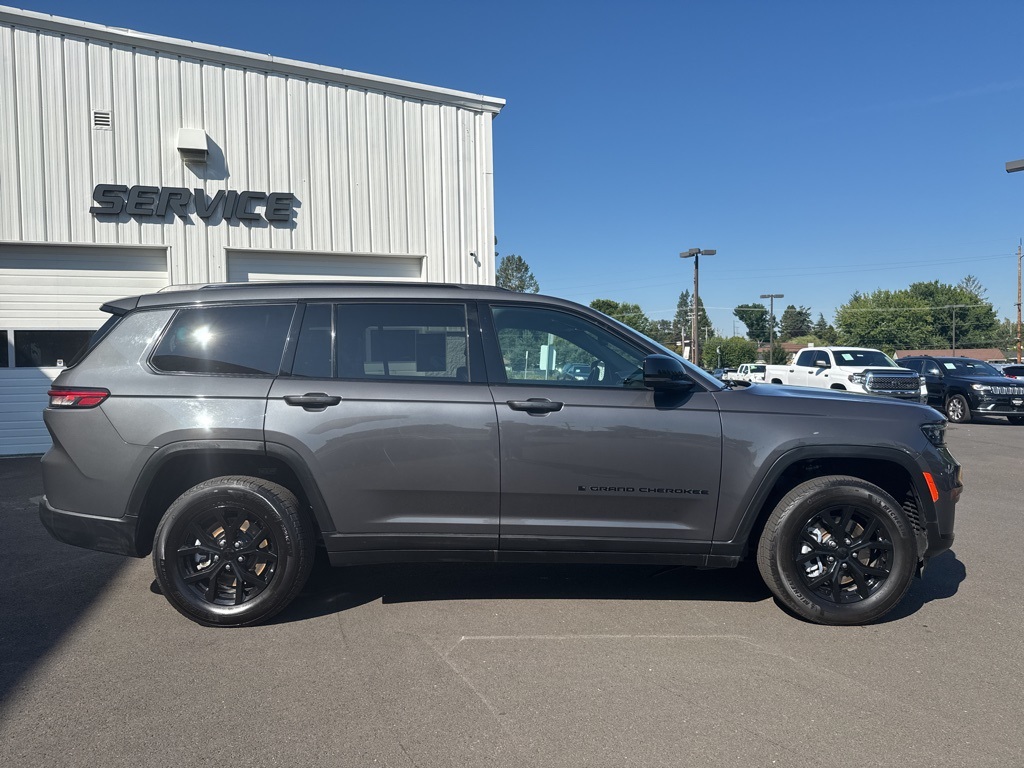 2024 Jeep Grand Cherokee Altitude photo 6