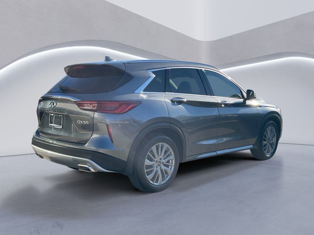 2025 Infiniti QX50 Luxe photo 3