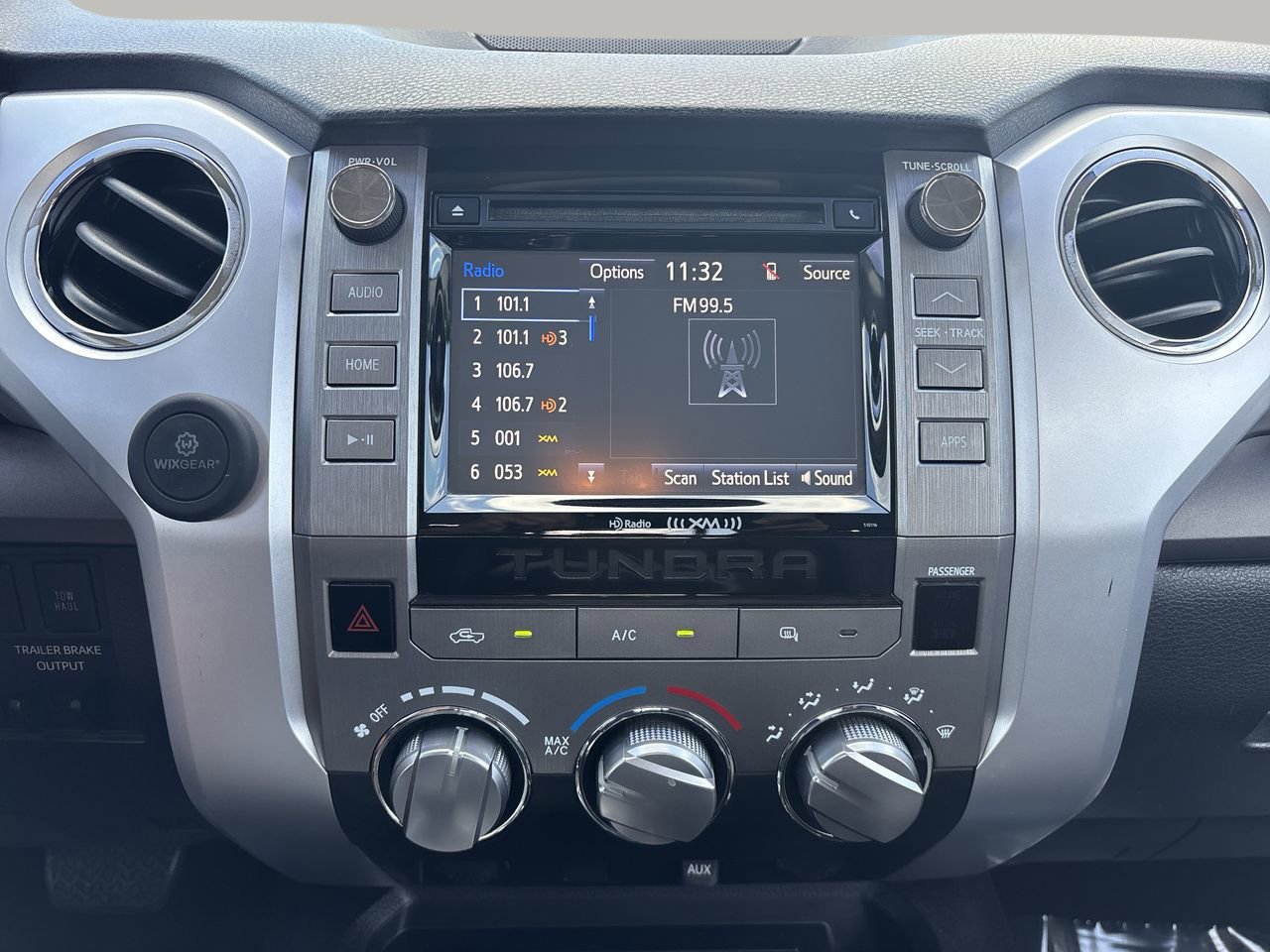 2016 Toyota Tundra SR5 photo 19