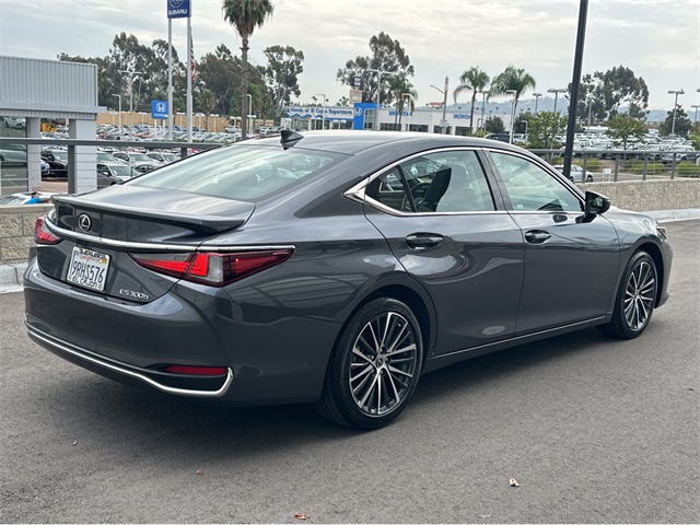 2025 Lexus ES 300h Premium photo 6