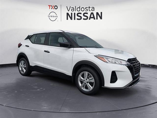 2025 Nissan KICKS PLAY Base's photo